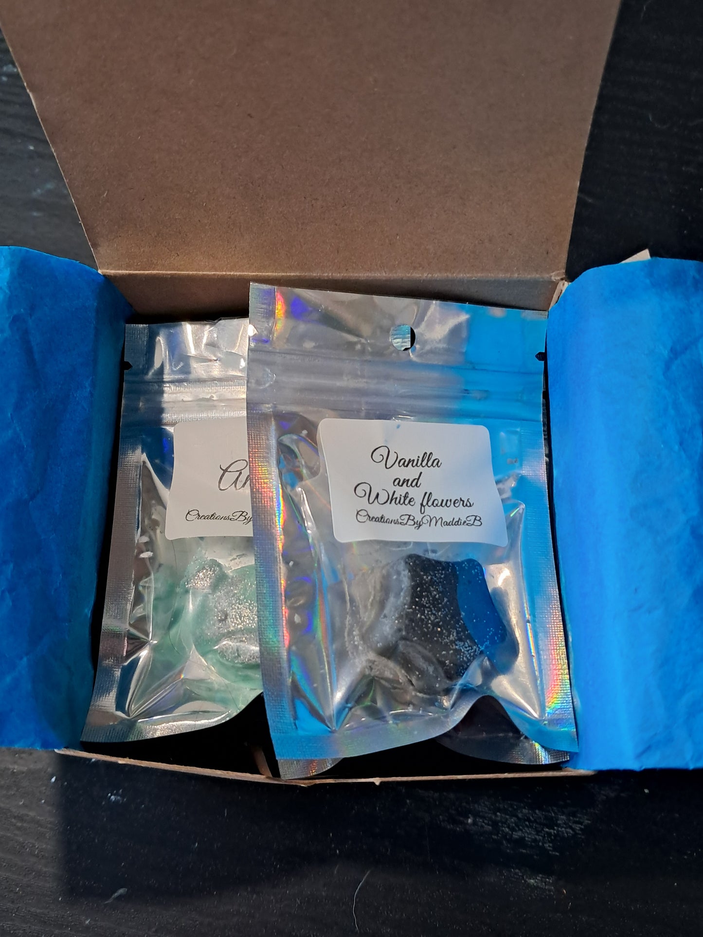 Sample box with 10 random scents