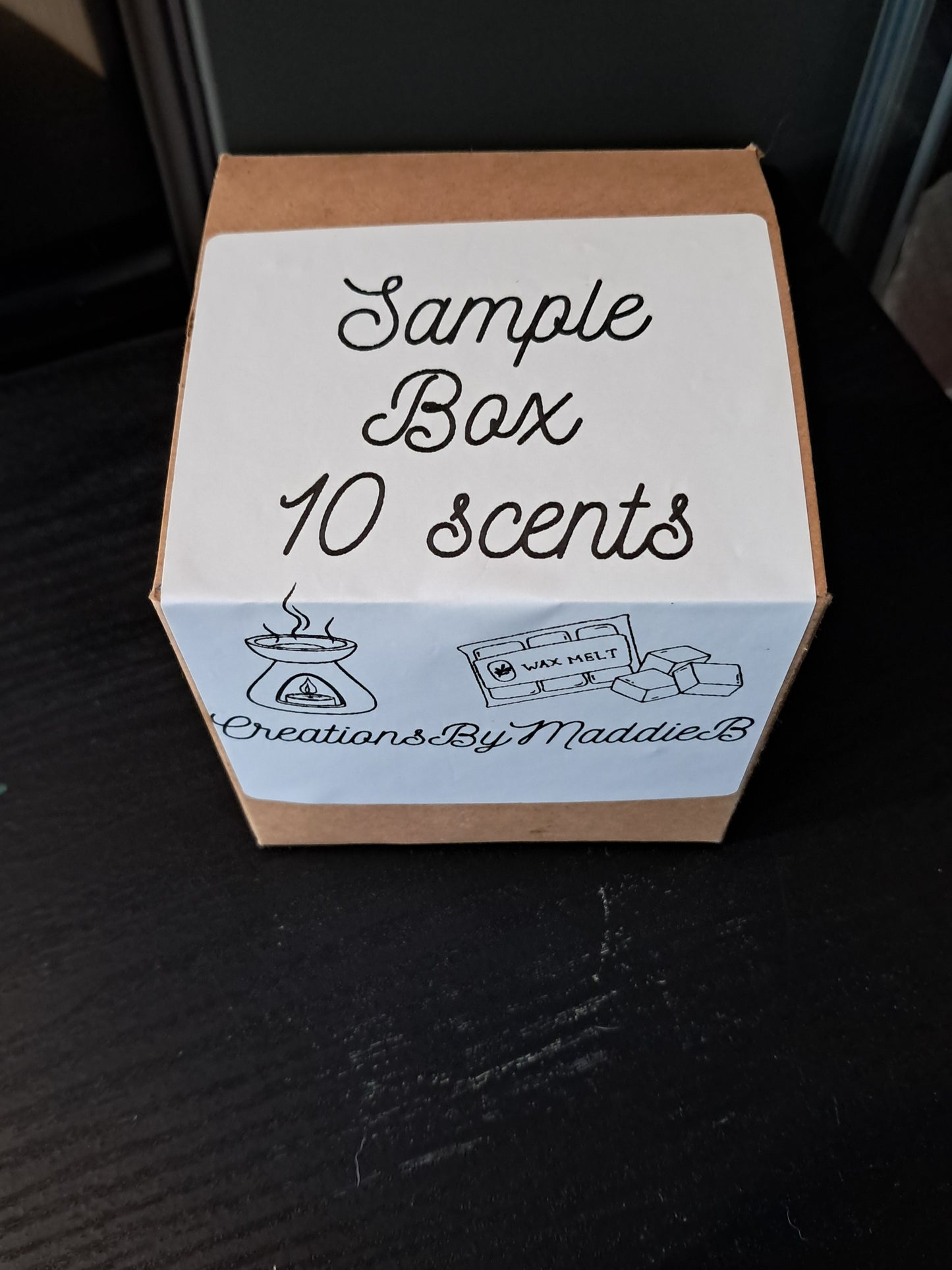 Sample box with 10 random scents